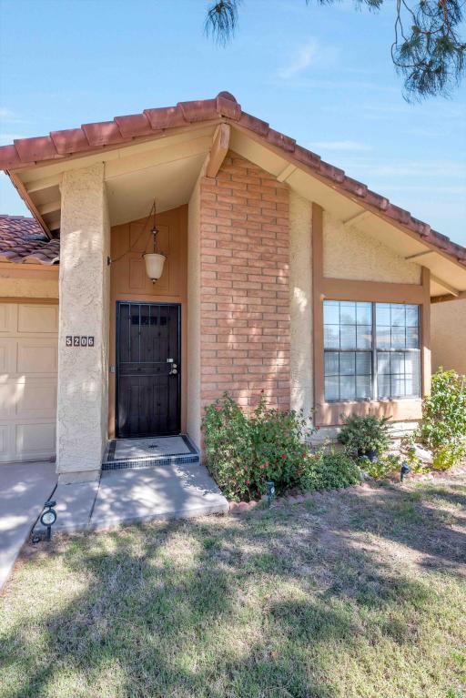 5206 E Coronado Cir, Phoenix, AZ 85044 photo 2
