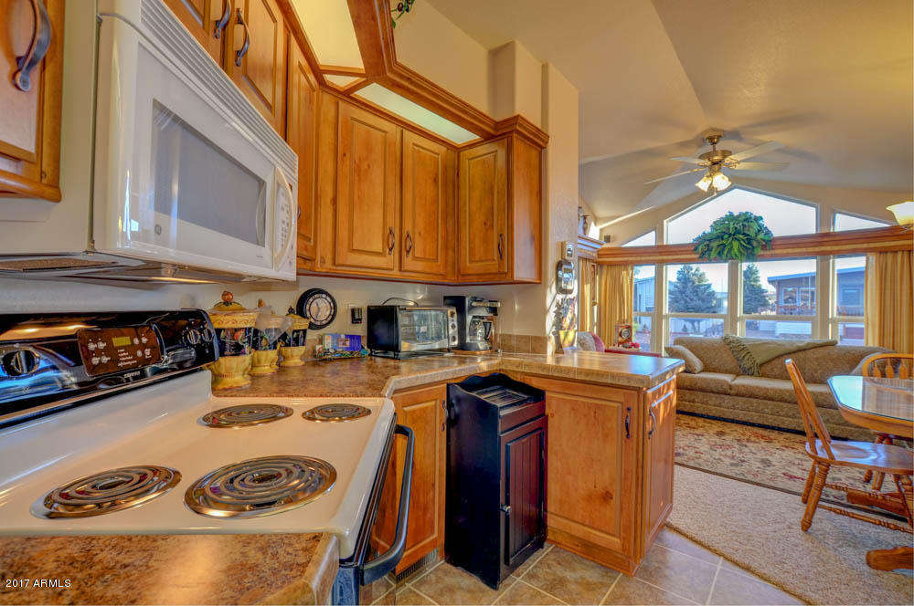 2226 Rodeo Rd, Overgaard, AZ 85933 photo 11