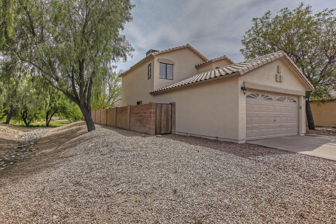 2133 E Robin Ln, Phoenix, AZ 85024 photo 2