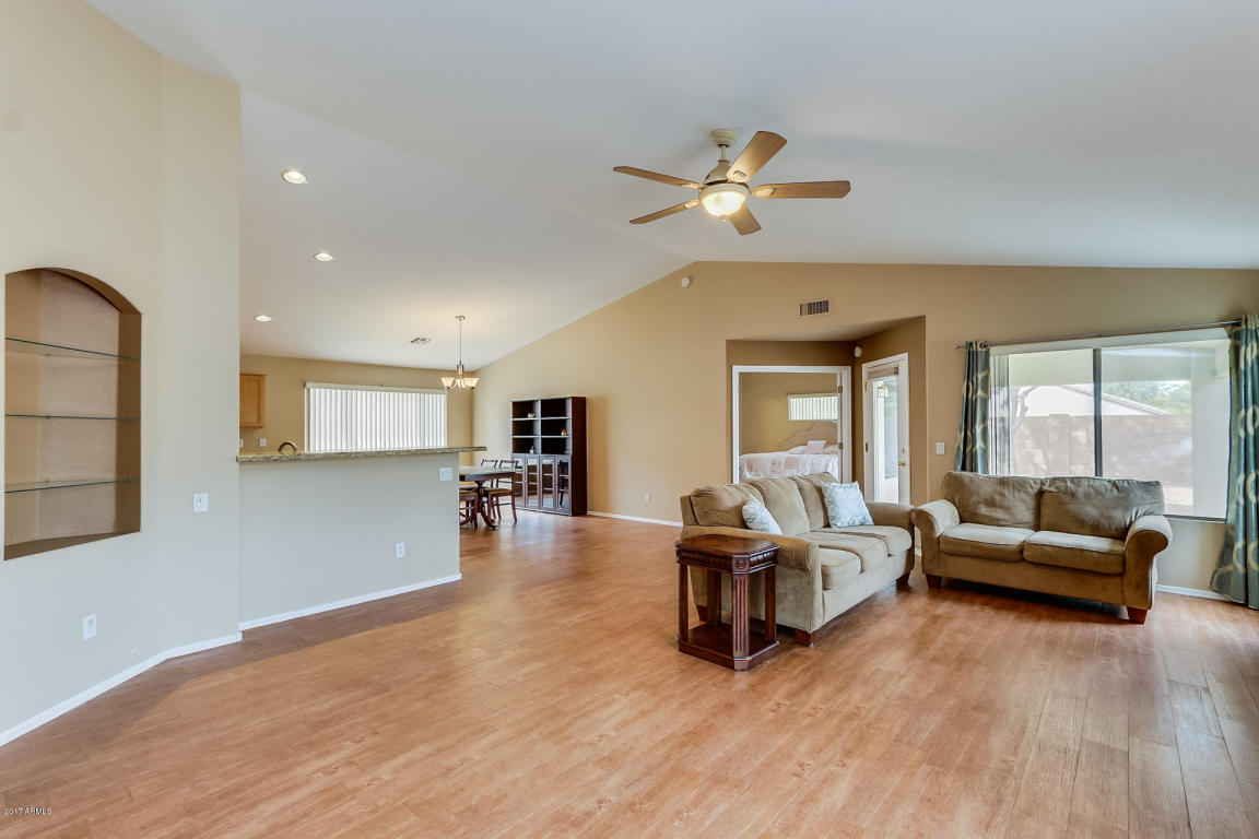 658 S 110th Pl, Mesa, AZ 85208 photo 2