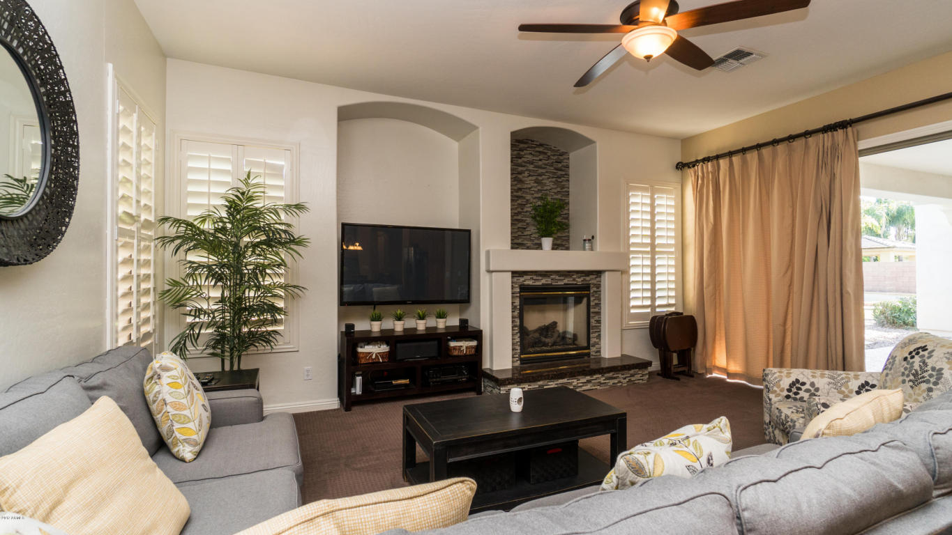 517 Elgin St, Gilbert, AZ 85295 photo 3