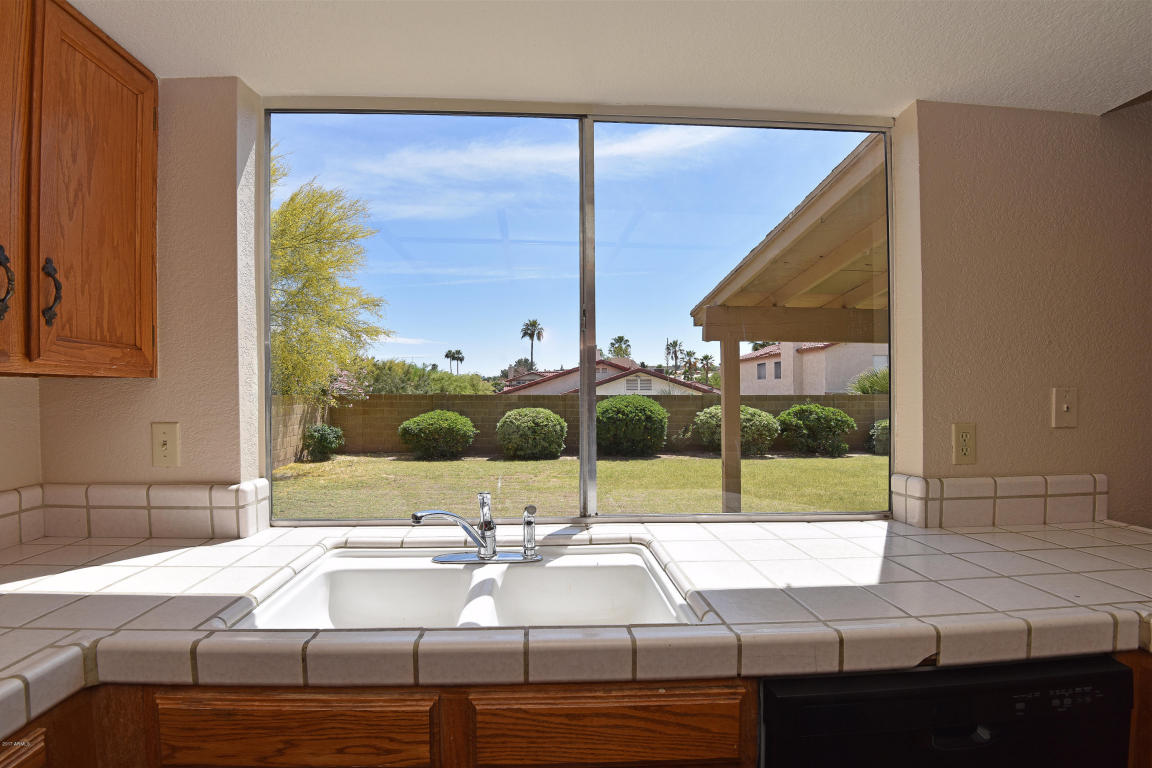 1805 E Winchcomb Dr, Phoenix, AZ 85022 photo 8