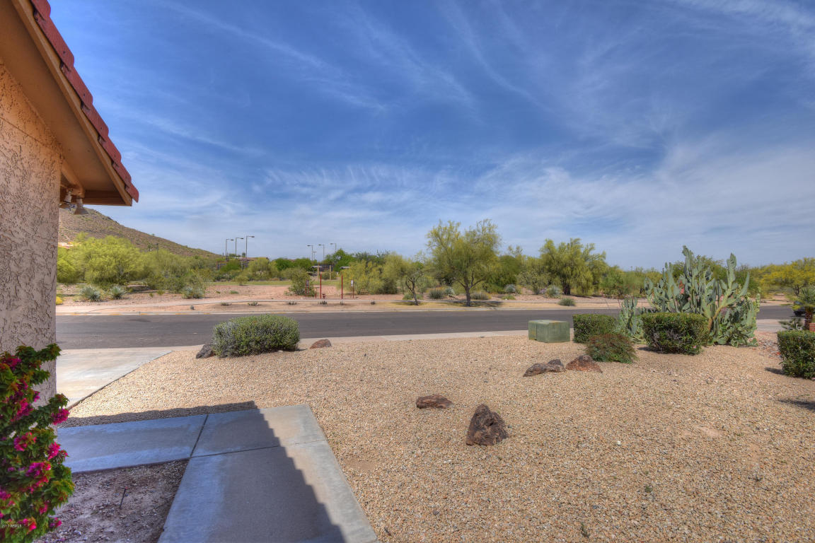 1805 E Winchcomb Dr, Phoenix, AZ 85022 photo 6