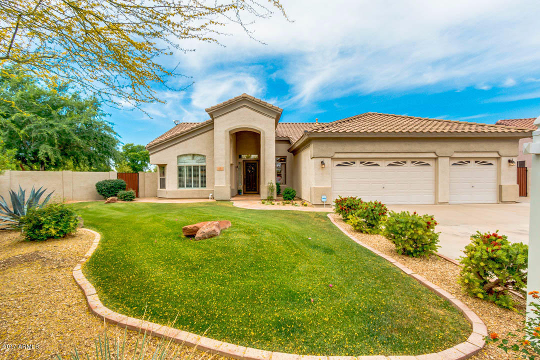 446 S Red Rock St, Gilbert, AZ 85296 photo 1