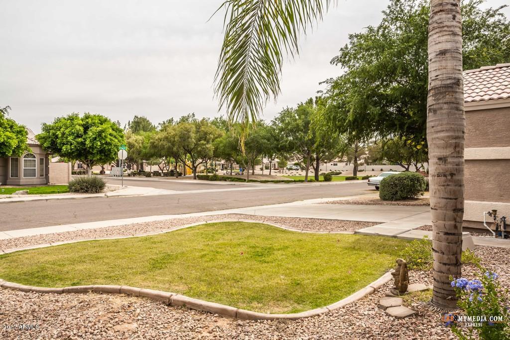 1468 S Vine St, Gilbert, AZ 85233 photo 2
