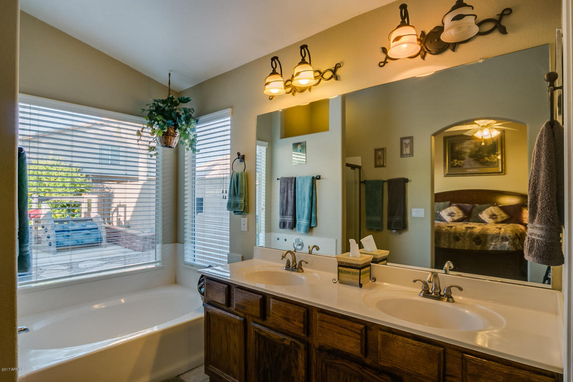 638 W Baylor Ln, Gilbert, AZ 85233 photo 20