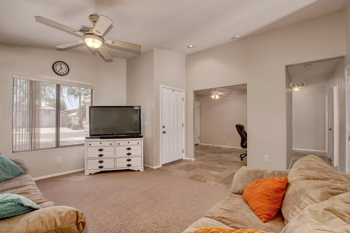 1704 E Robin Ln, Gilbert, AZ 85296 photo 4