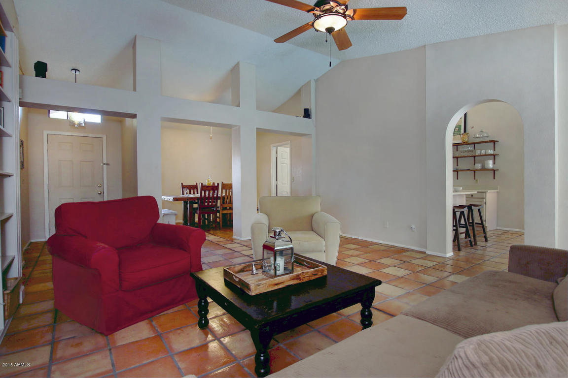 426 E Meadows Ln, Gilbert, AZ 85234 photo 3