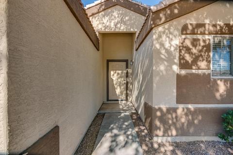 582 S Brett St, Gilbert, AZ 85296 photo 2