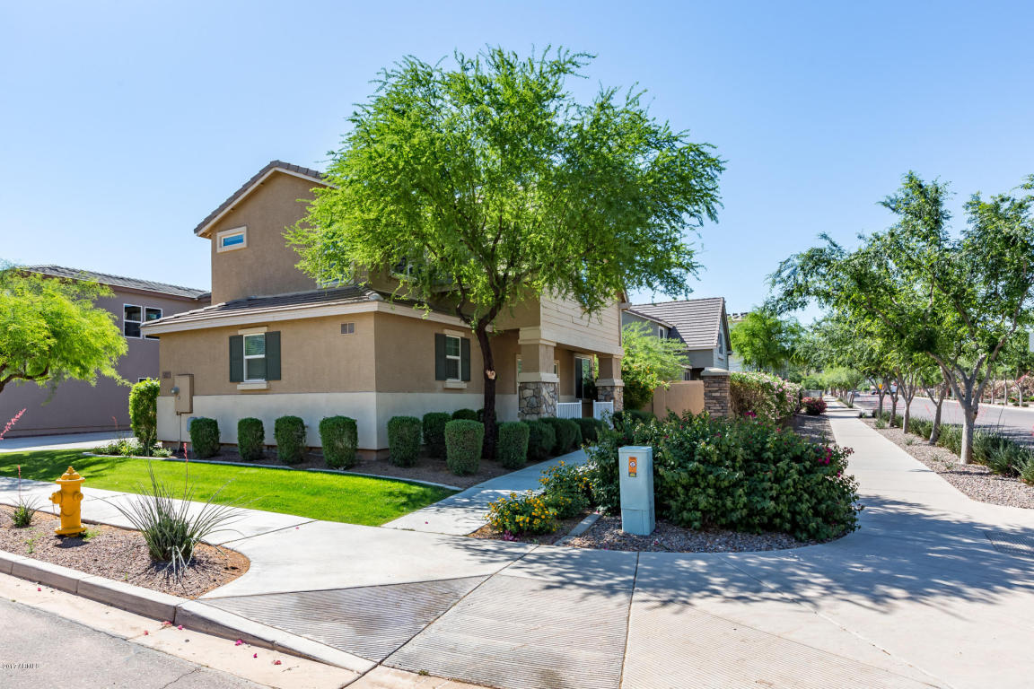 2209 E Pecan Rd, Phoenix, AZ 85040 photo 2