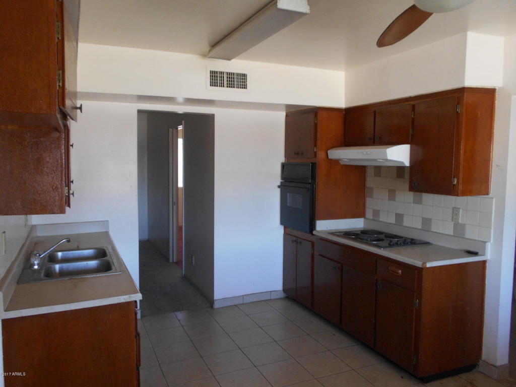 2333 E School Dr, Phoenix, AZ 85040 photo 8