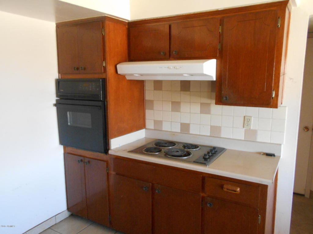2333 E School Dr, Phoenix, AZ 85040 photo 9