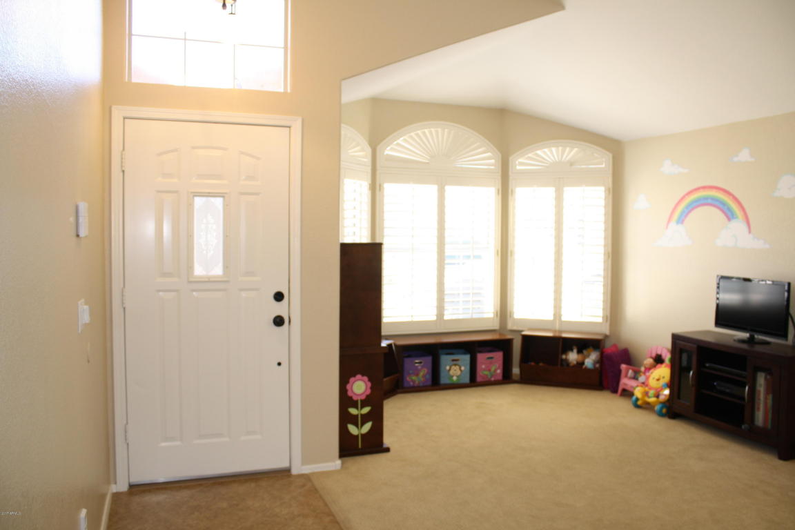 2243 E Robin Ln, Phoenix, AZ 85024 photo 2