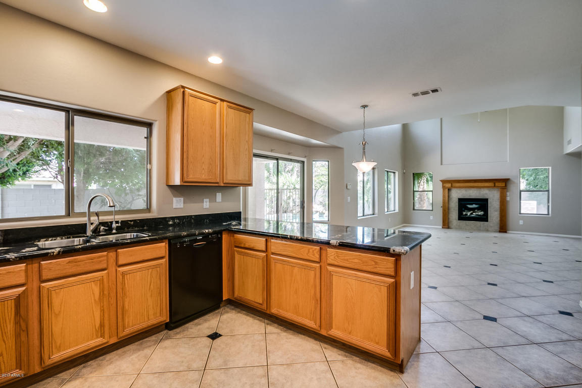 272 W Temple Ct, Gilbert, AZ 85233 photo 7