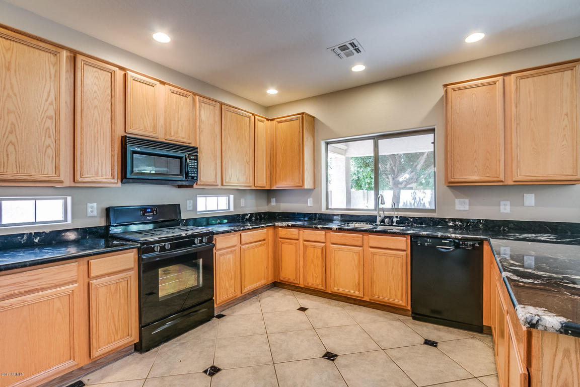 272 W Temple Ct, Gilbert, AZ 85233 photo 6