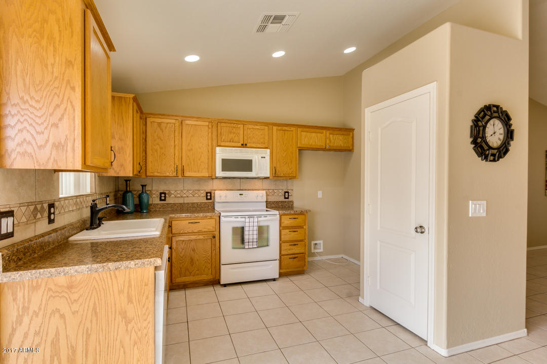 467 S San Marcos Dr, Apache Junction, AZ 85120 photo 6
