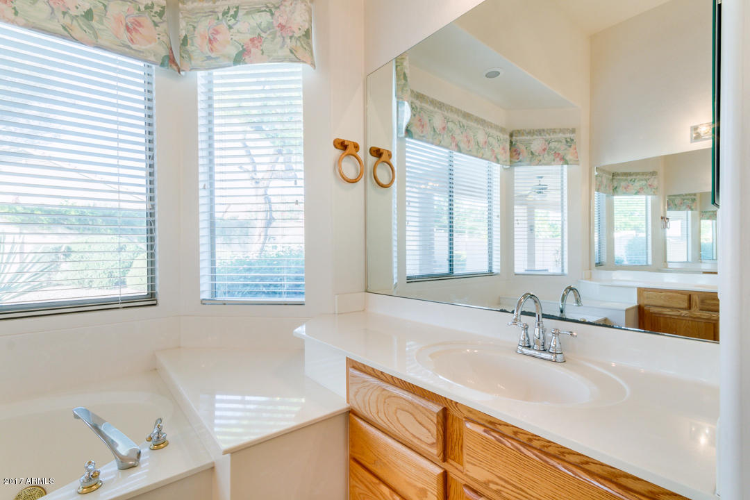 4704 E Robin Ln, Phoenix, AZ 85050 photo 29