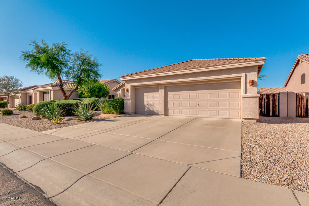 4704 E Robin Ln, Phoenix, AZ 85050 photo 2