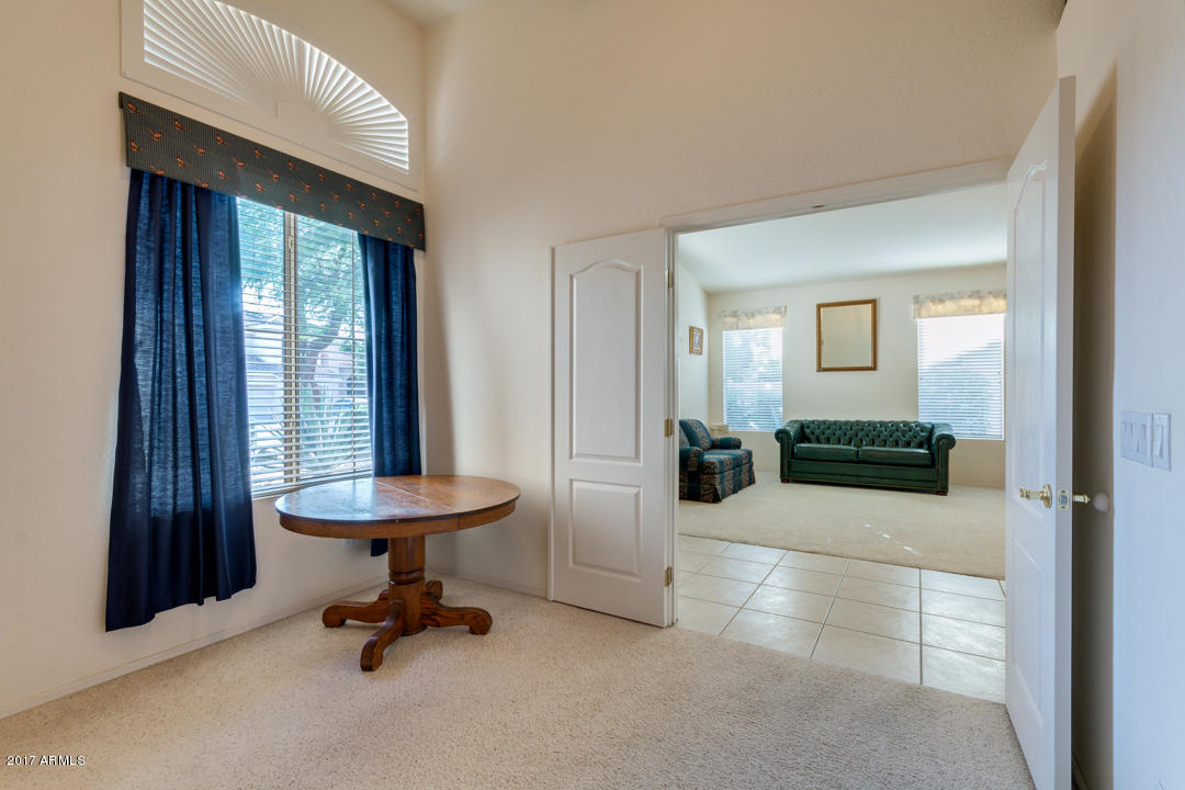 4704 E Robin Ln, Phoenix, AZ 85050 photo 9