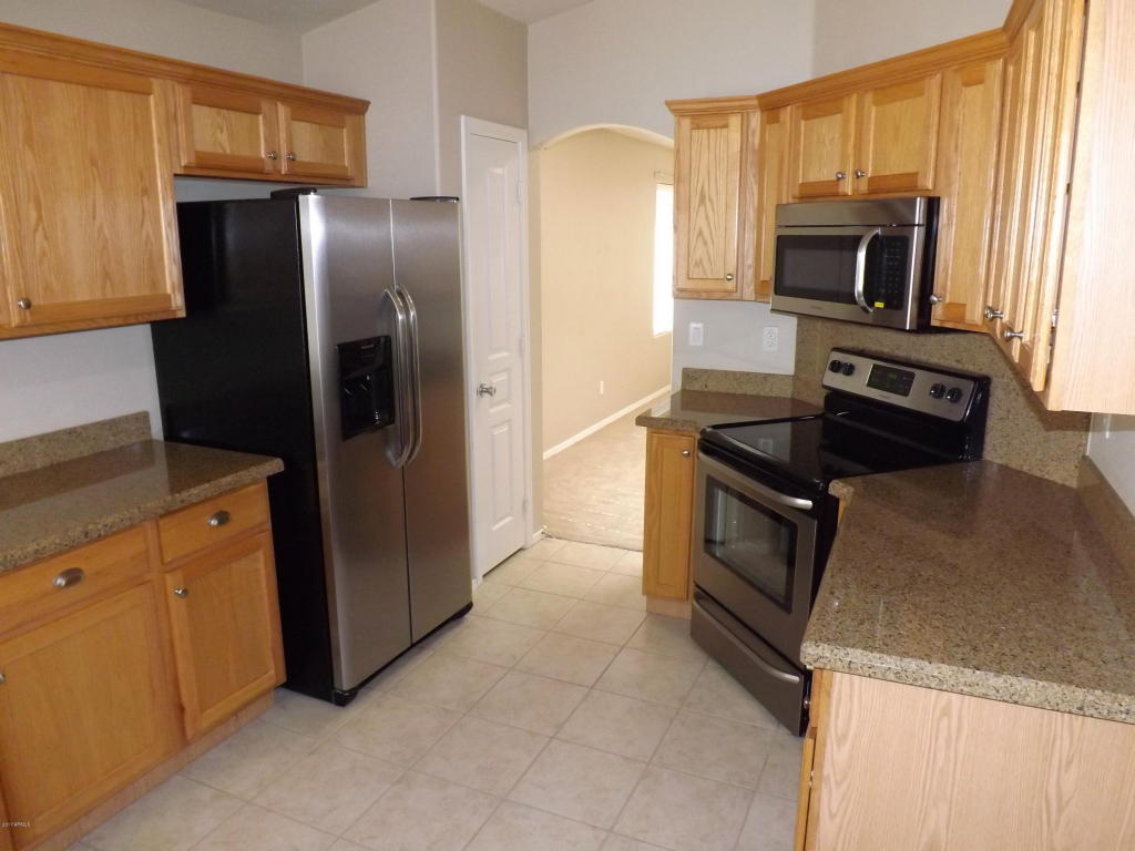 25838 N Singbush Loop, Phoenix, AZ 85083 photo 4