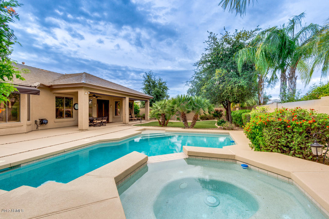 6450 S Trophy Ct, Gilbert, AZ 85298 photo 1