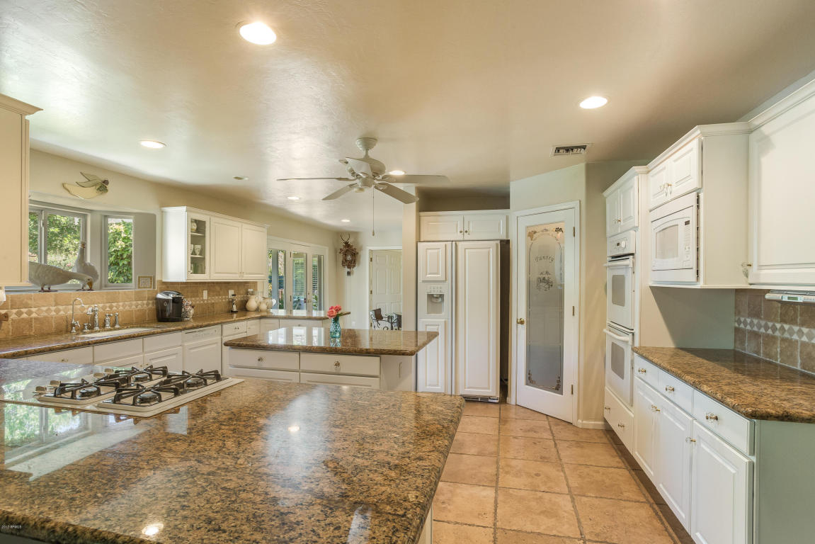 110 W Lawrence Rd, Phoenix, AZ 85013 photo 9