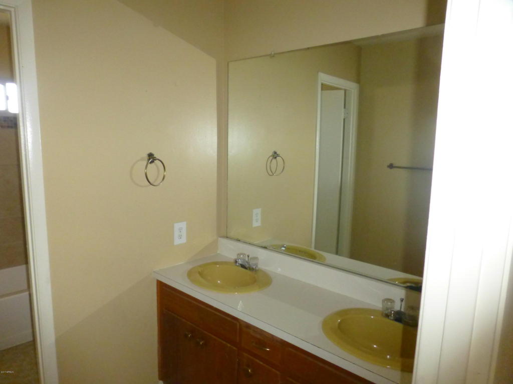 8029 W Earll Dr, Phoenix, AZ 85033 photo 9