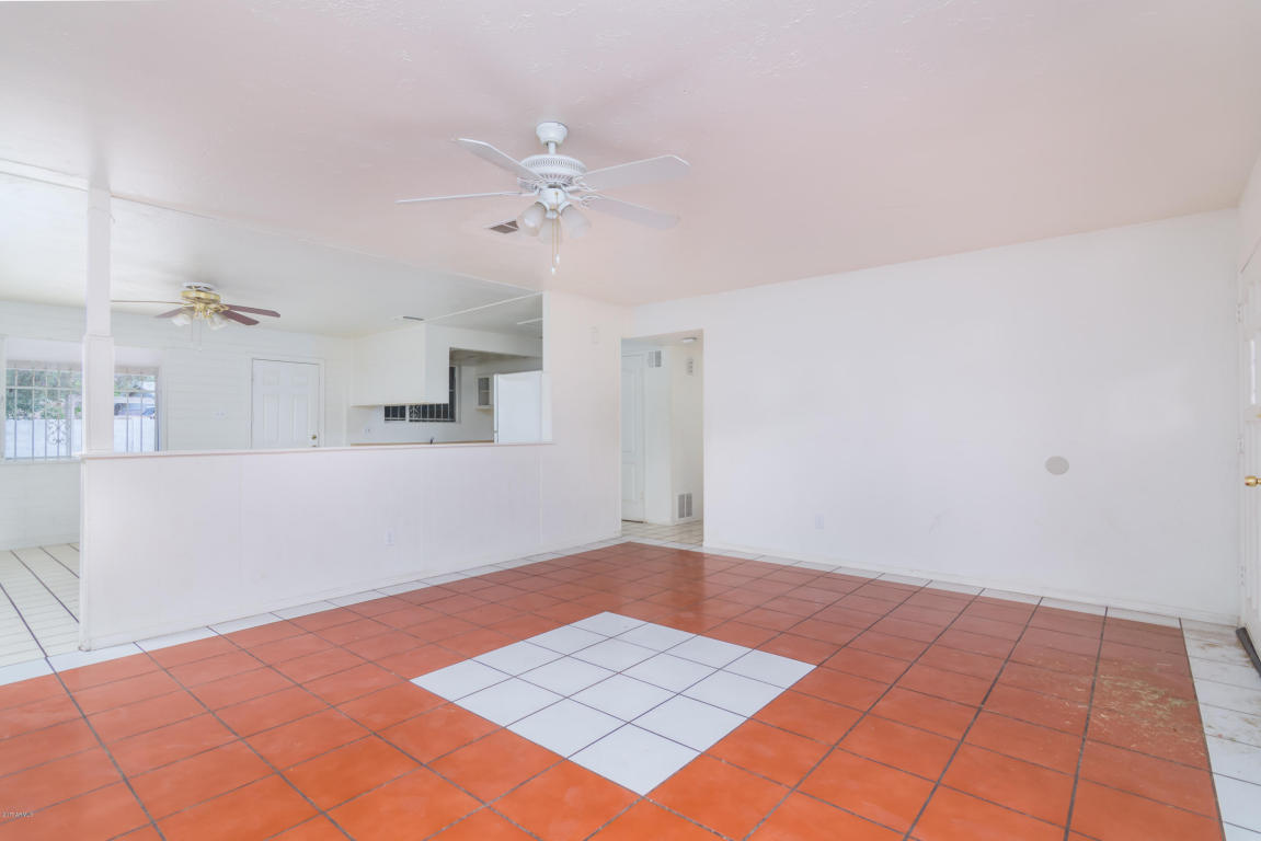 3314 N 39th Dr, Phoenix, AZ 85019 photo 4