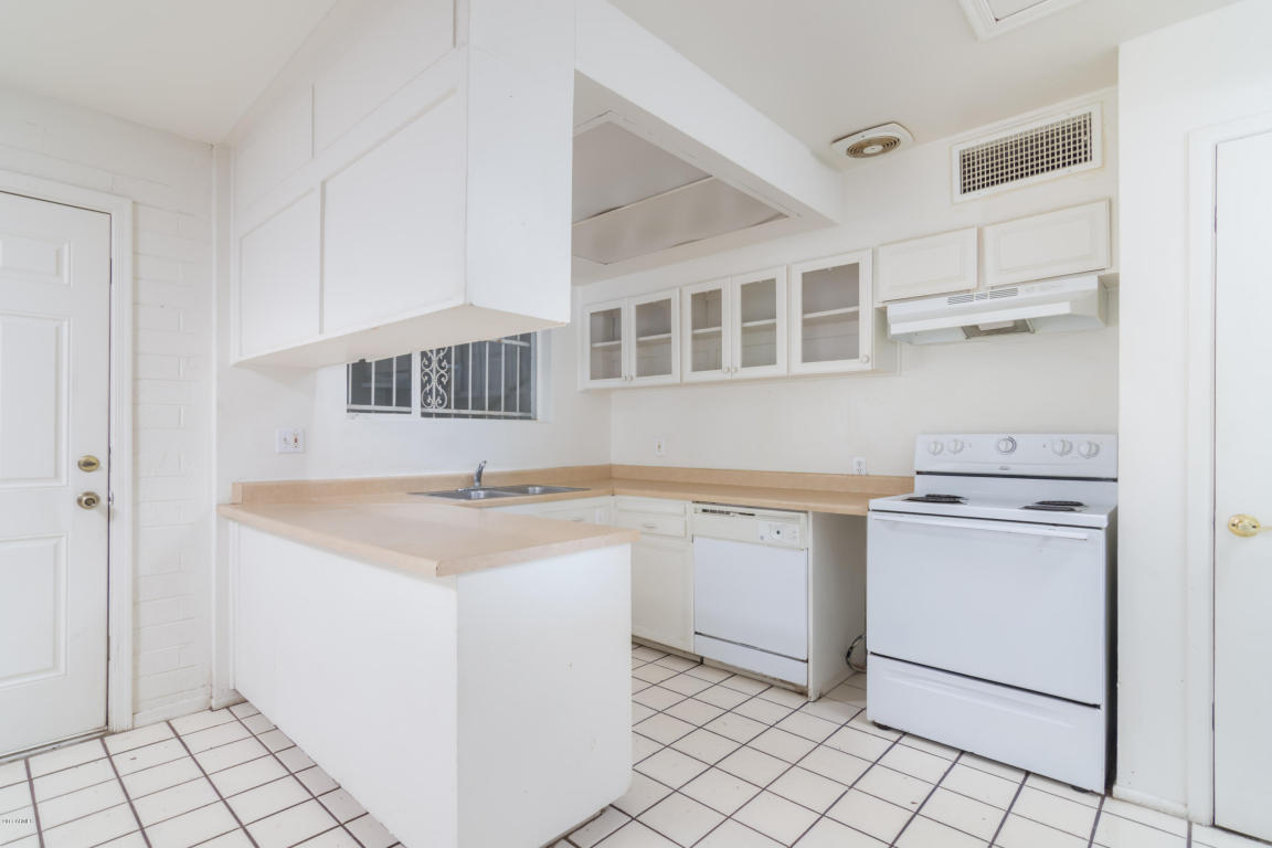 3314 N 39th Dr, Phoenix, AZ 85019 photo 6