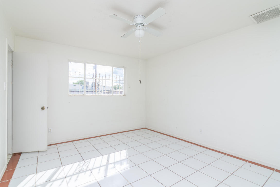 3314 N 39th Dr, Phoenix, AZ 85019 photo 13