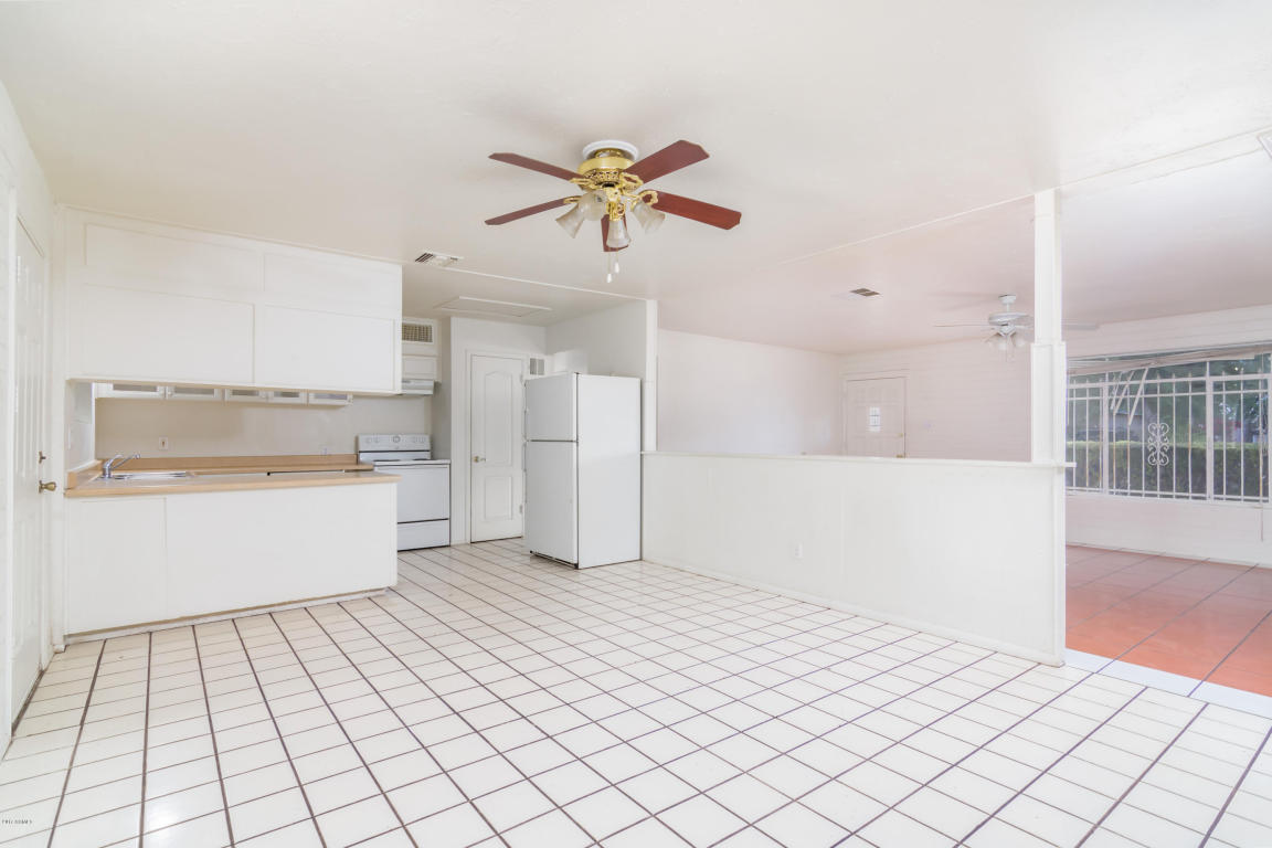 3314 N 39th Dr, Phoenix, AZ 85019 photo 5