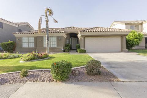 4058 E Kroll Dr, Gilbert, AZ 85234 photo 2
