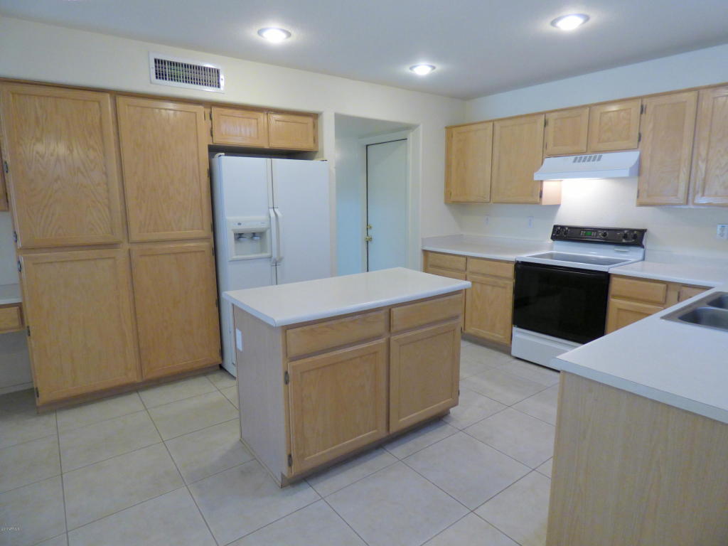 158 S Cobblestone Dr, Gilbert, AZ 85296 photo 9