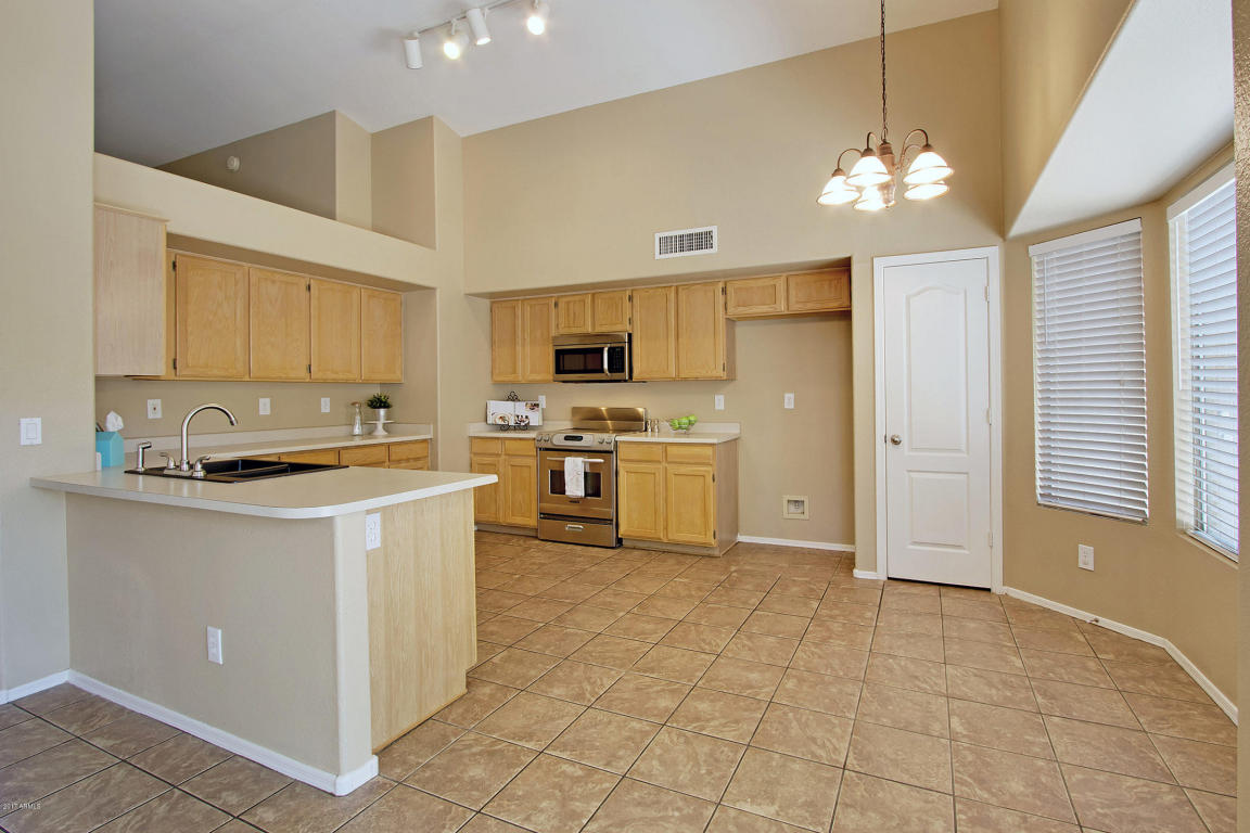 2362 E Smoke Tree Rd, Gilbert, AZ 85296 photo 3