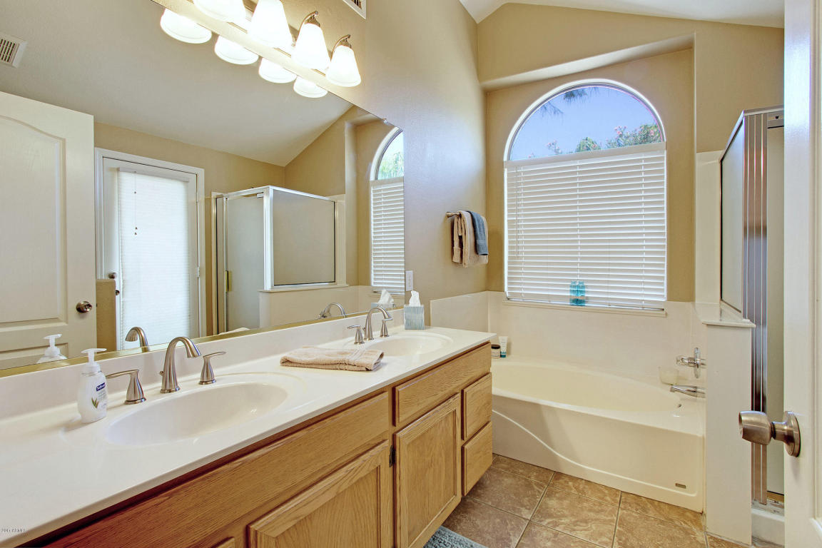 2362 E Smoke Tree Rd, Gilbert, AZ 85296 photo 6