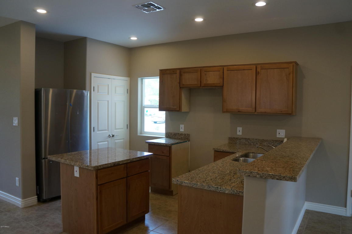 2225 E Pecan Rd, Phoenix, AZ 85040 photo 4