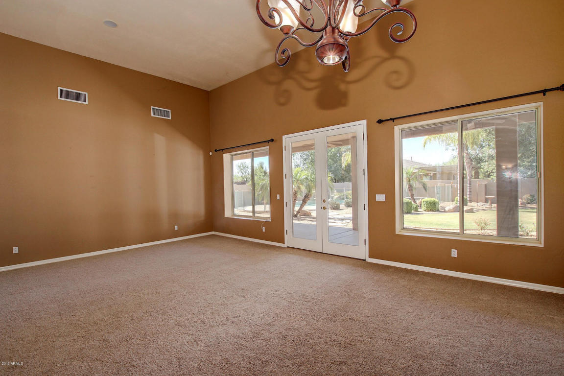 689 E Bridle Way, Gilbert, AZ 85295 photo 6