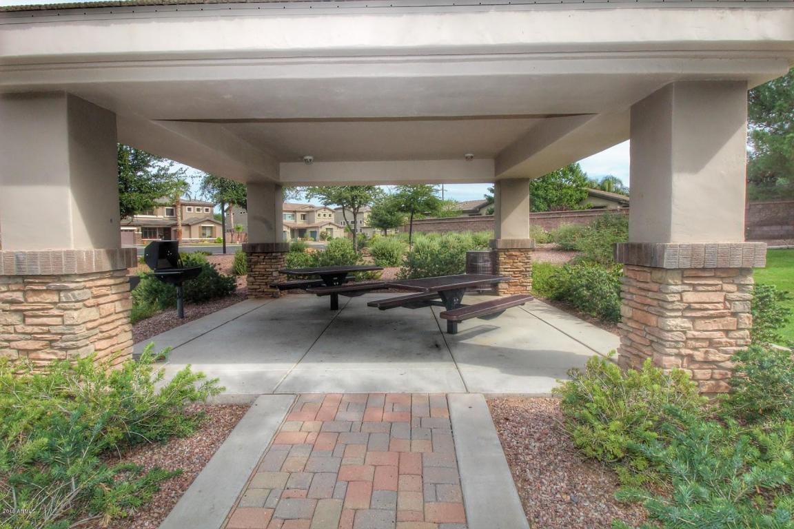 592 E Mary Ct, Gilbert, AZ 85295 photo 9