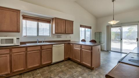 1321 E Branham Ln, Phoenix, AZ 85042 photo 8