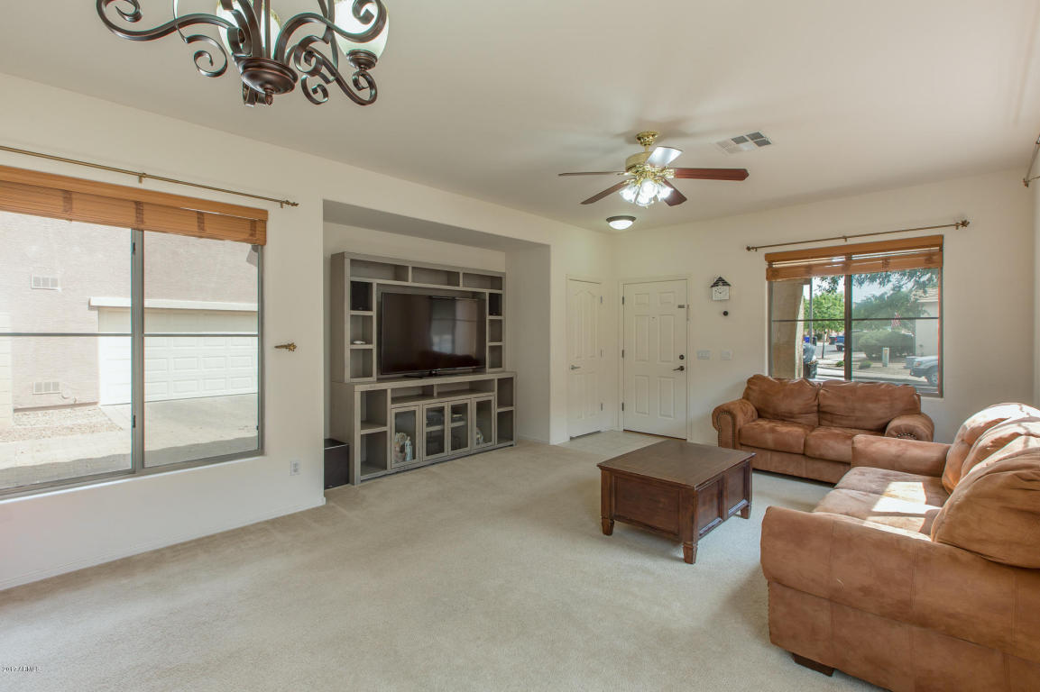 1950 S Falcon Dr, Gilbert, AZ 85295 photo 8