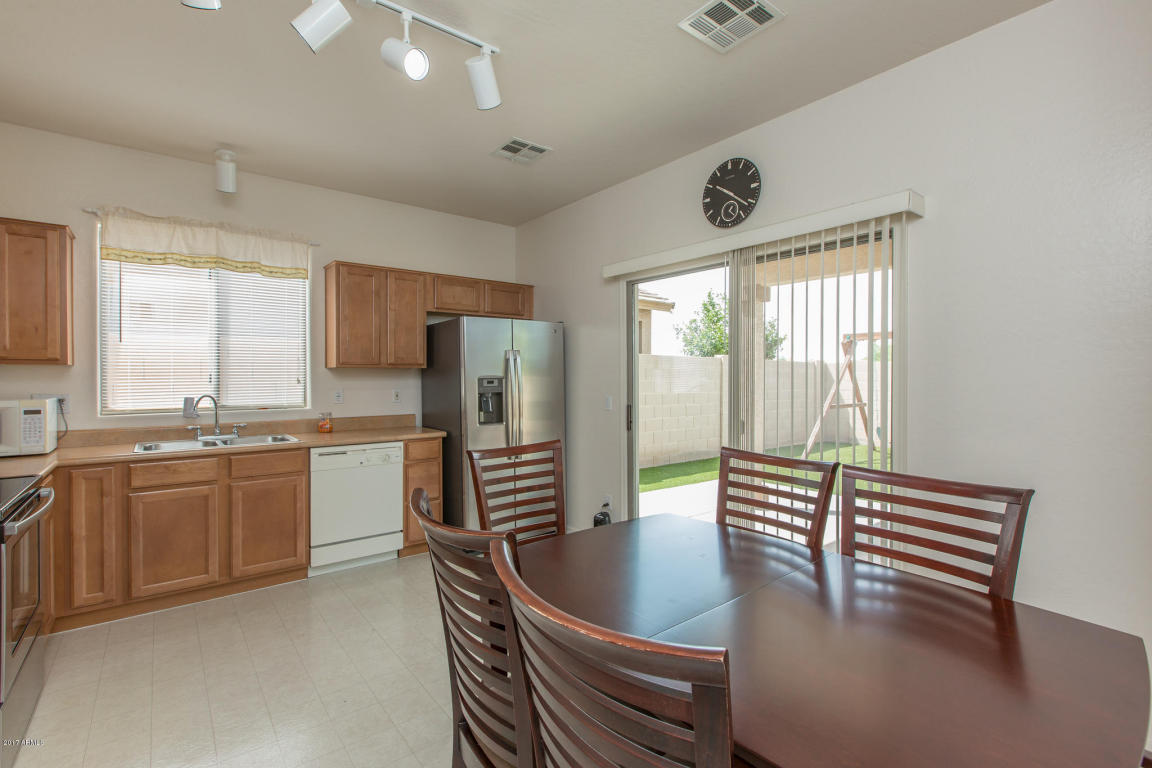 1950 S Falcon Dr, Gilbert, AZ 85295 photo 11