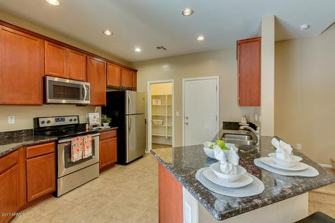 869 S Pheasant Dr, Gilbert, AZ 85296 photo 5