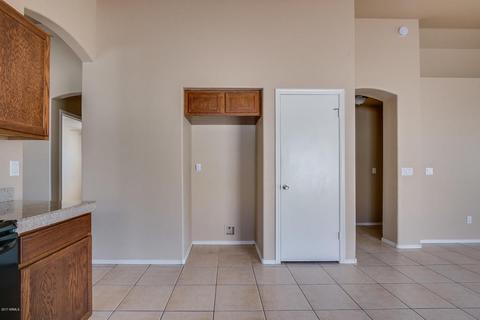 9952 E Dolphin Cir, Mesa, AZ 85208 photo 4
