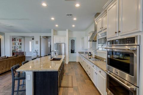 2528 E Tomahawk Ct, Gilbert, AZ 85298 photo 3