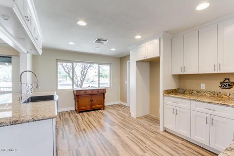 402 E Kachina Trl, Phoenix, AZ 85042 photo 12
