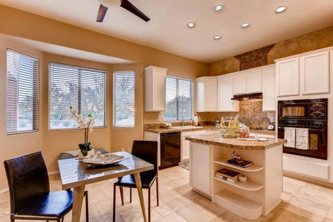 4901 E Robin Ln, Phoenix, AZ 85054 photo 9