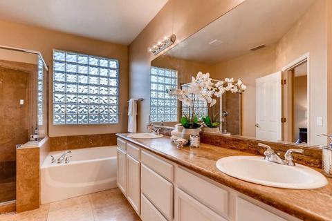 4901 E Robin Ln, Phoenix, AZ 85054 photo 5