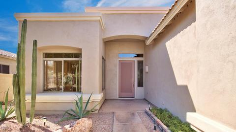 5043 E Robin Ln, Phoenix, AZ 85054 photo 4