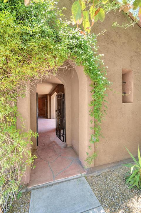 3827 E Half Hitch Pl, Phoenix, AZ 85050 photo 4
