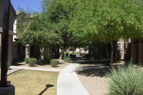 1942 Emily Ln, Gilbert, AZ 85295 photo 2